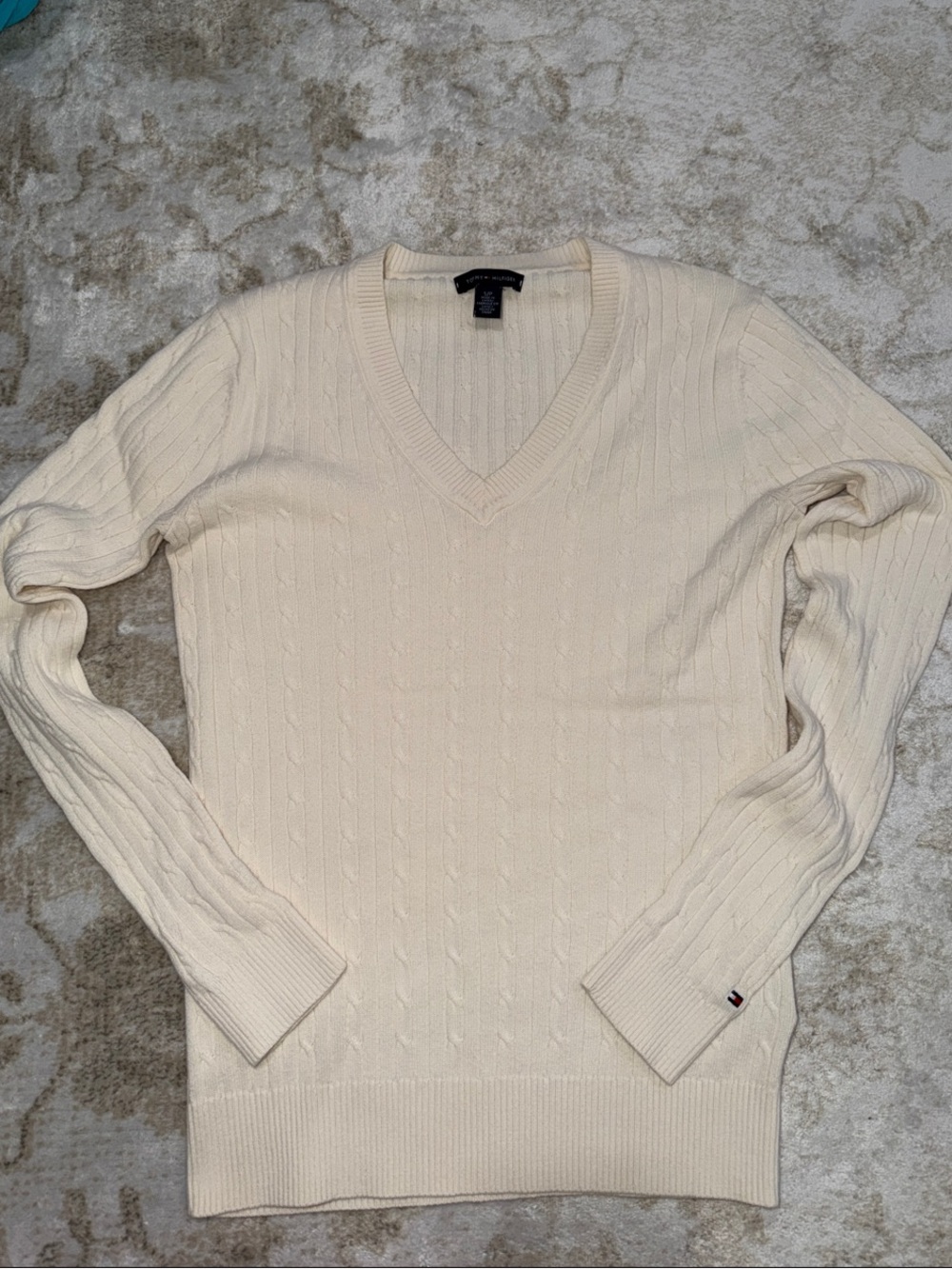 Tommy Hilfiger Women’s Cream Cable-Knit V-Neck Sweater